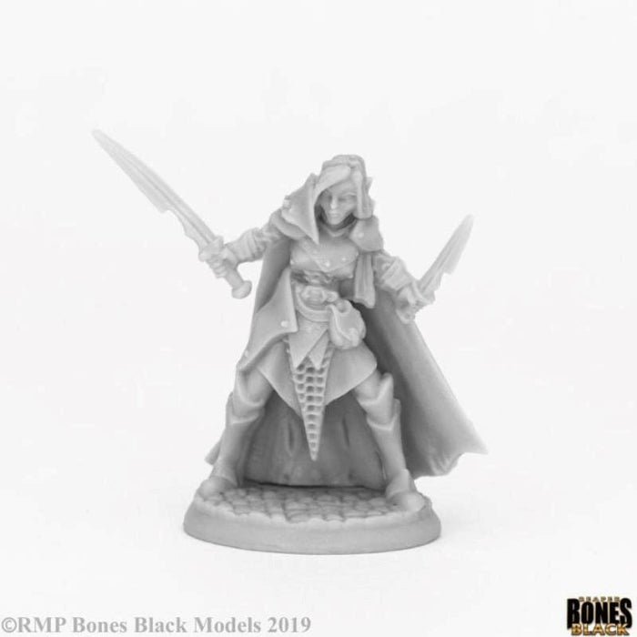 Reaper Miniatures - Dark Elf Female Warrior